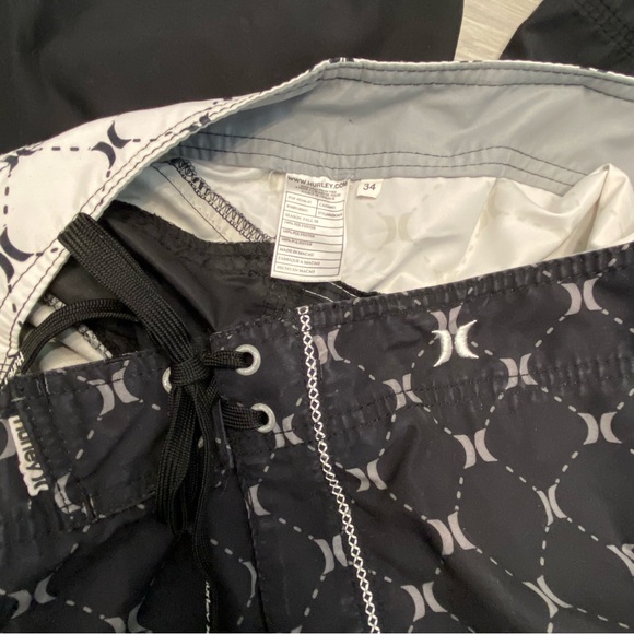 Hurley Trunks / Boardshort - Size 34 - Picture 5 of 5
